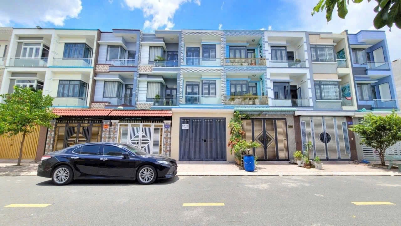 BÁN NHÀ 3 TẦNG GẦN NGÃ TƯ CHIÊU LIÊU – DĨ AN | Nha360