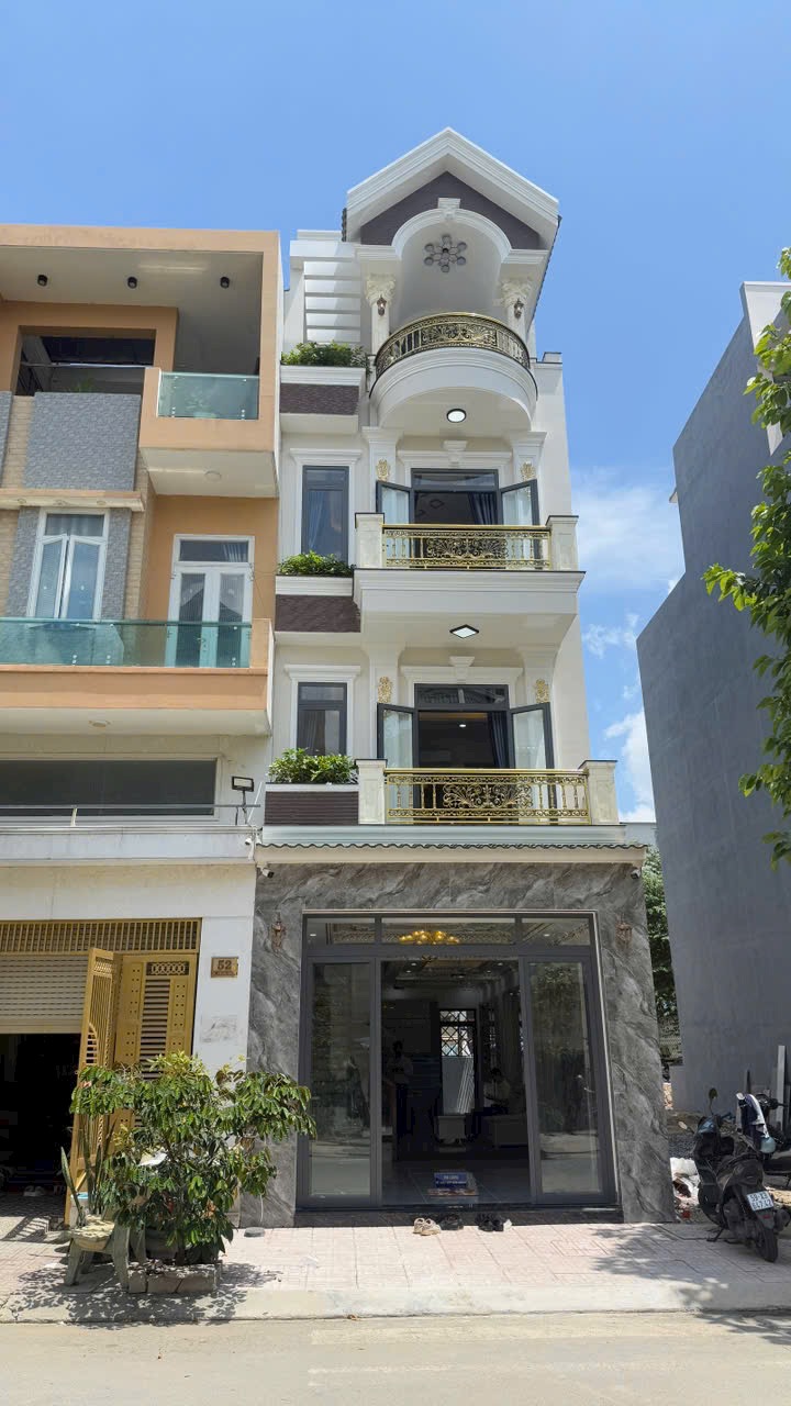 NHÀ ĐẸP 1 TRỆT 3 LẦU – FULL NỘI THẤT – GẦN LÀNG ĐẠI HỌC QG