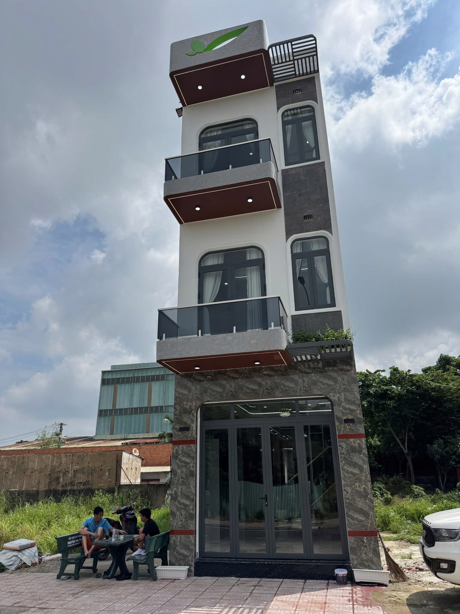 NHÀ MỚI HOÀN CÔNG – VÒNG XOAY AN PHÚ, TP.HCM