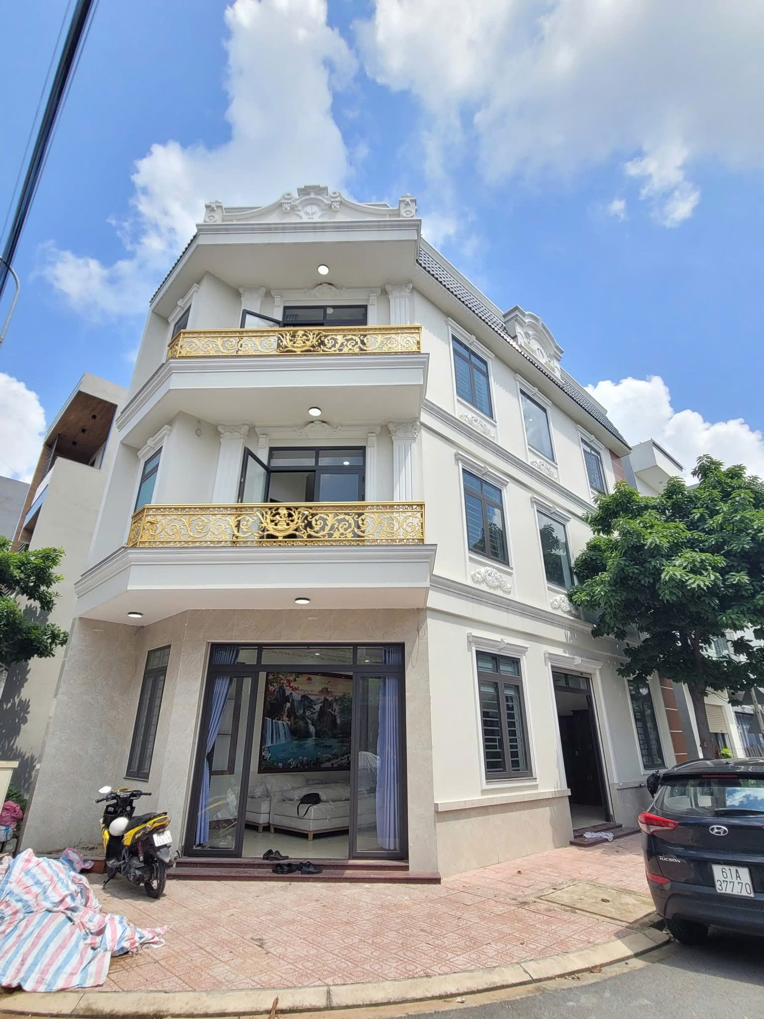 SIÊU PHẨM NHÀ 2 MẶT TIỀN TÂN CỔ ĐIỂN – GẦN VINCOM DĨ AN – GIÁ CỰC MỀM!