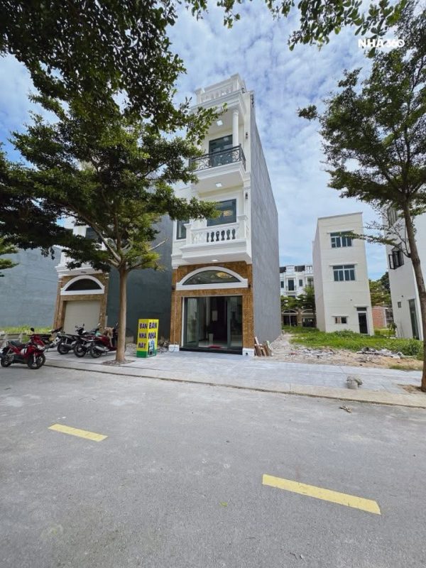 NHÀ SỔ RIÊNG – MỚI HOÀN THIỆN, Gần Vincom – Ngã tư 550, P. Dĩ An, TP. HỒ CHÍ MINH | Nha360