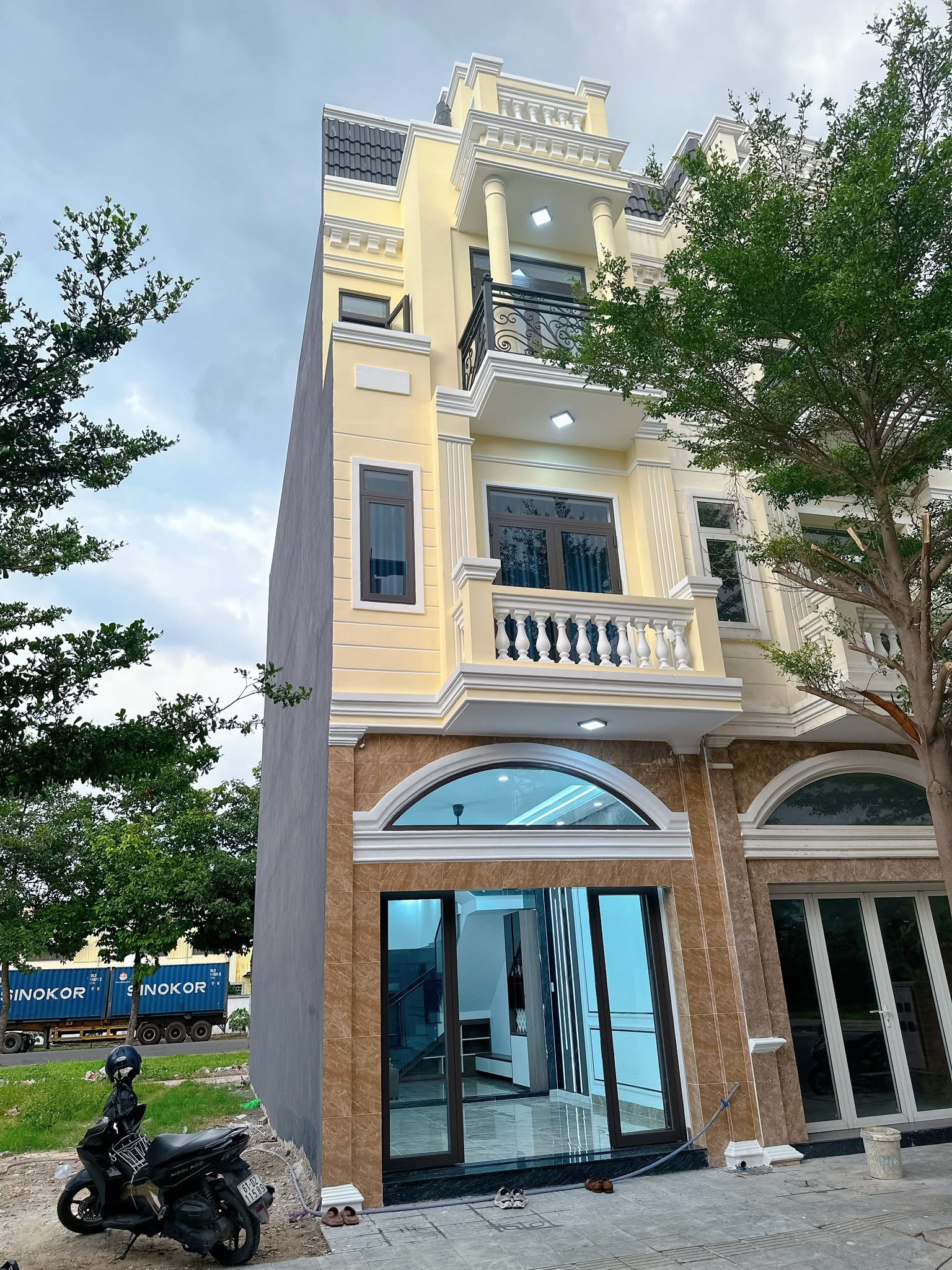 NHÀ SỔ RIÊNG – MỚI HOÀN THIỆN, P. Dĩ An, TP.HCM – Gần ngã tư Chiêu Liêu