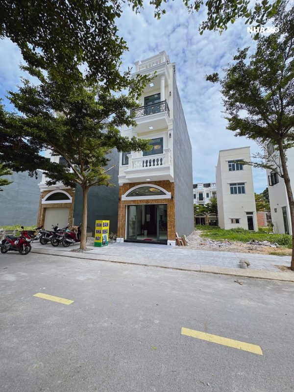 Nhà nằm trong khu đô thị 4*15m gần bên ngã tư Chiêu Liêu, gần bên khu công nghiệp Vsip 1, gần Vincom Dĩ An