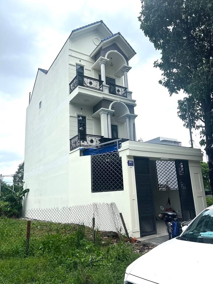 BÁN NHÀ PHONG CÁCH HIỆN ĐẠI – PHÚ TÂN (BÌNH DƯƠNG – TP.HCM MỚI)