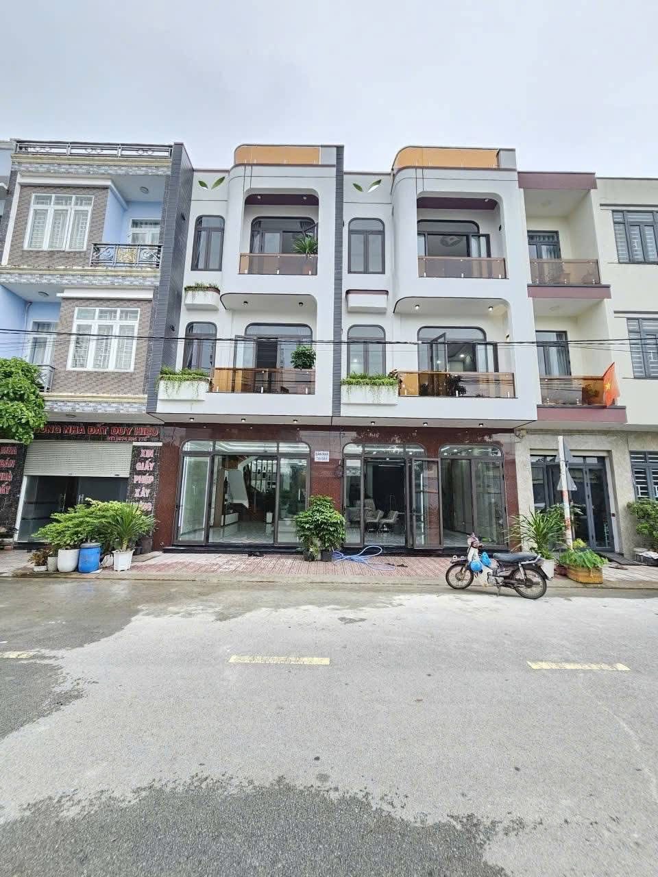 TRÌNH LÀNG 2 SIÊU PHẨM NHÀ PHỐ – THIẾT KẾ CỰC CHẤT TẠI DĨ AN