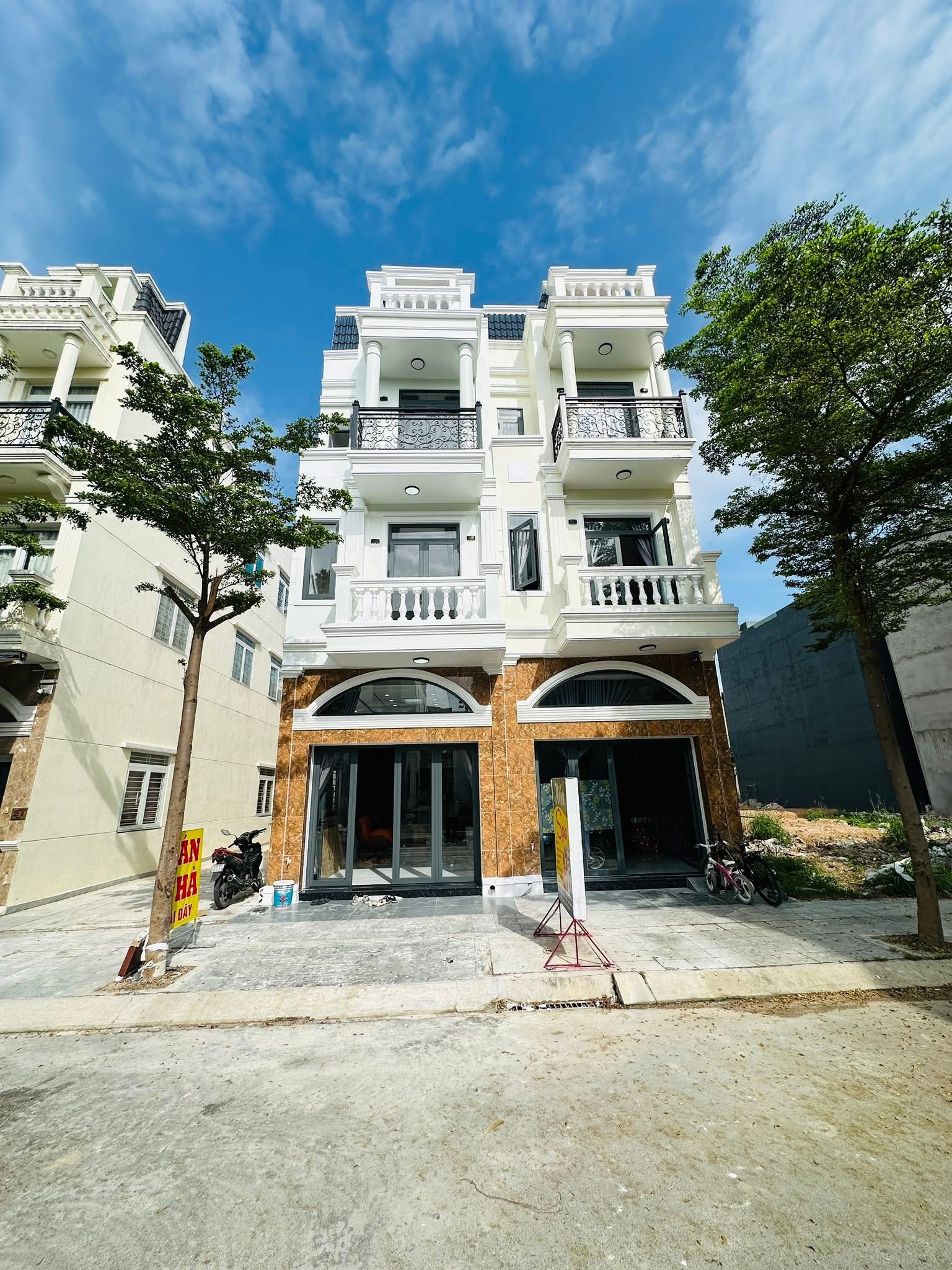 Bán nhà góc 2 mặt tiền Dĩ An, TP Hồ Chí Minh, gần chợ Thông Dụng, gần trường cấp 1.2.3 Tân Đông Hiệp, Nguyễn Thị Minh Khai