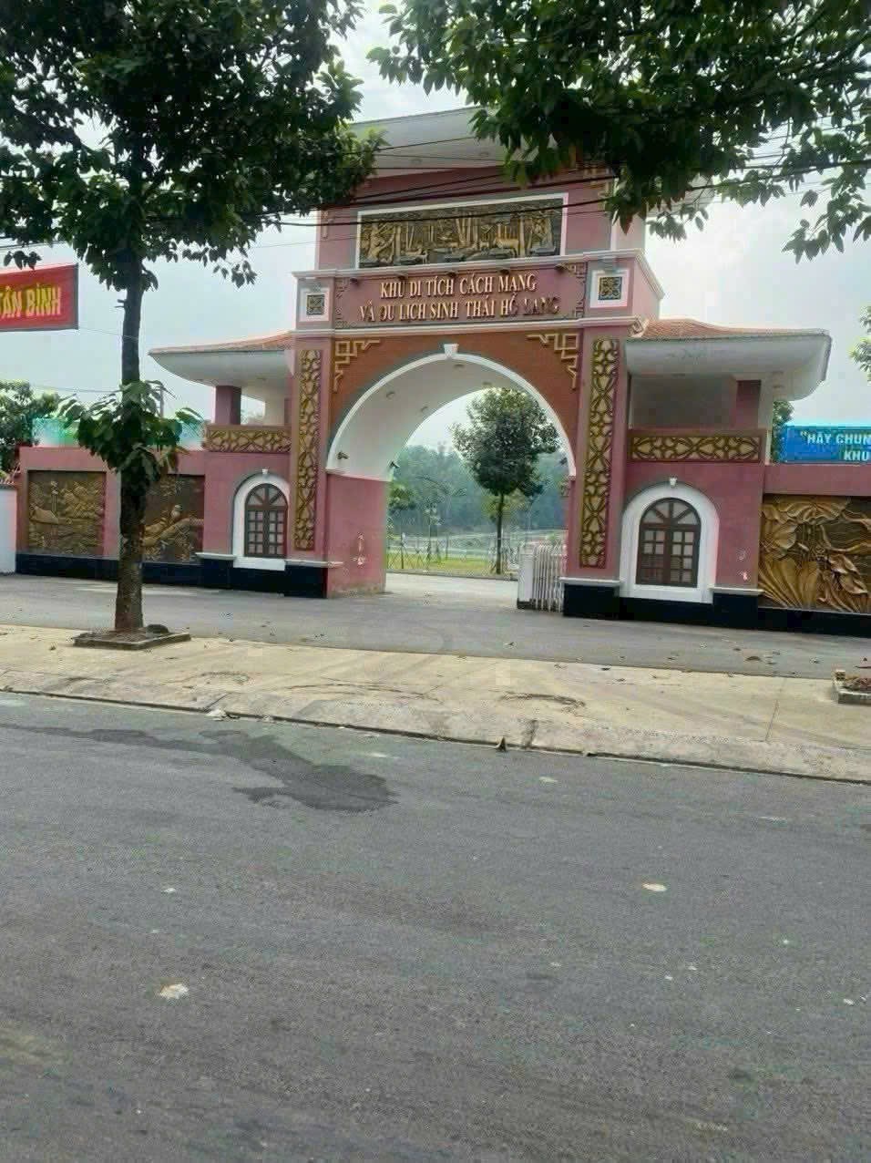 VỊ TRÍ VÀNG – CÁCH CỔNG KHU DI TÍCH HỒ LANG CHỈ VÀI CHỤC BƯỚC