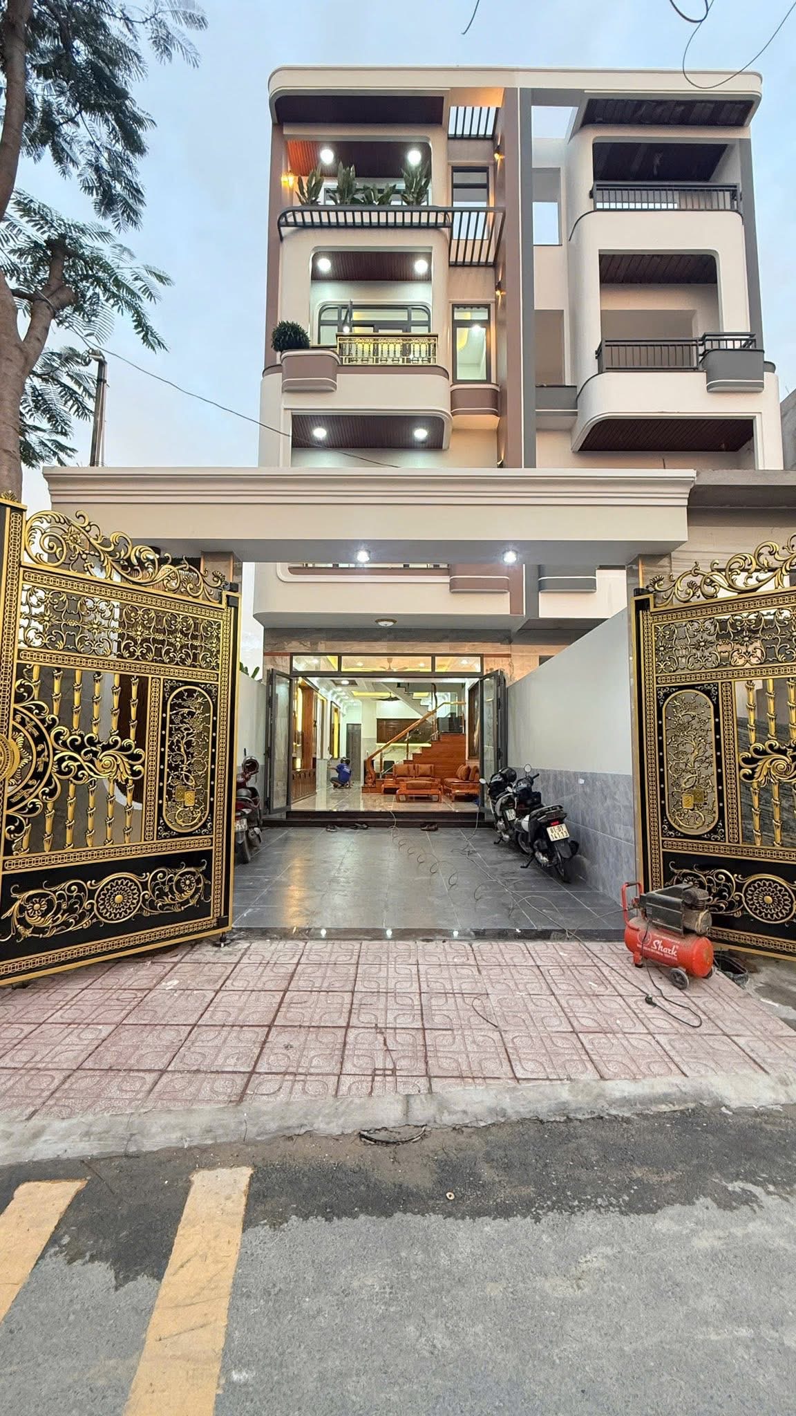 CẦN BÁN NHÀ HOÀN CÔNG – TẶNG FULL NỘI THẤT CAO CẤP – CHỈ VIỆC XÁCH VALI VÀO Ở