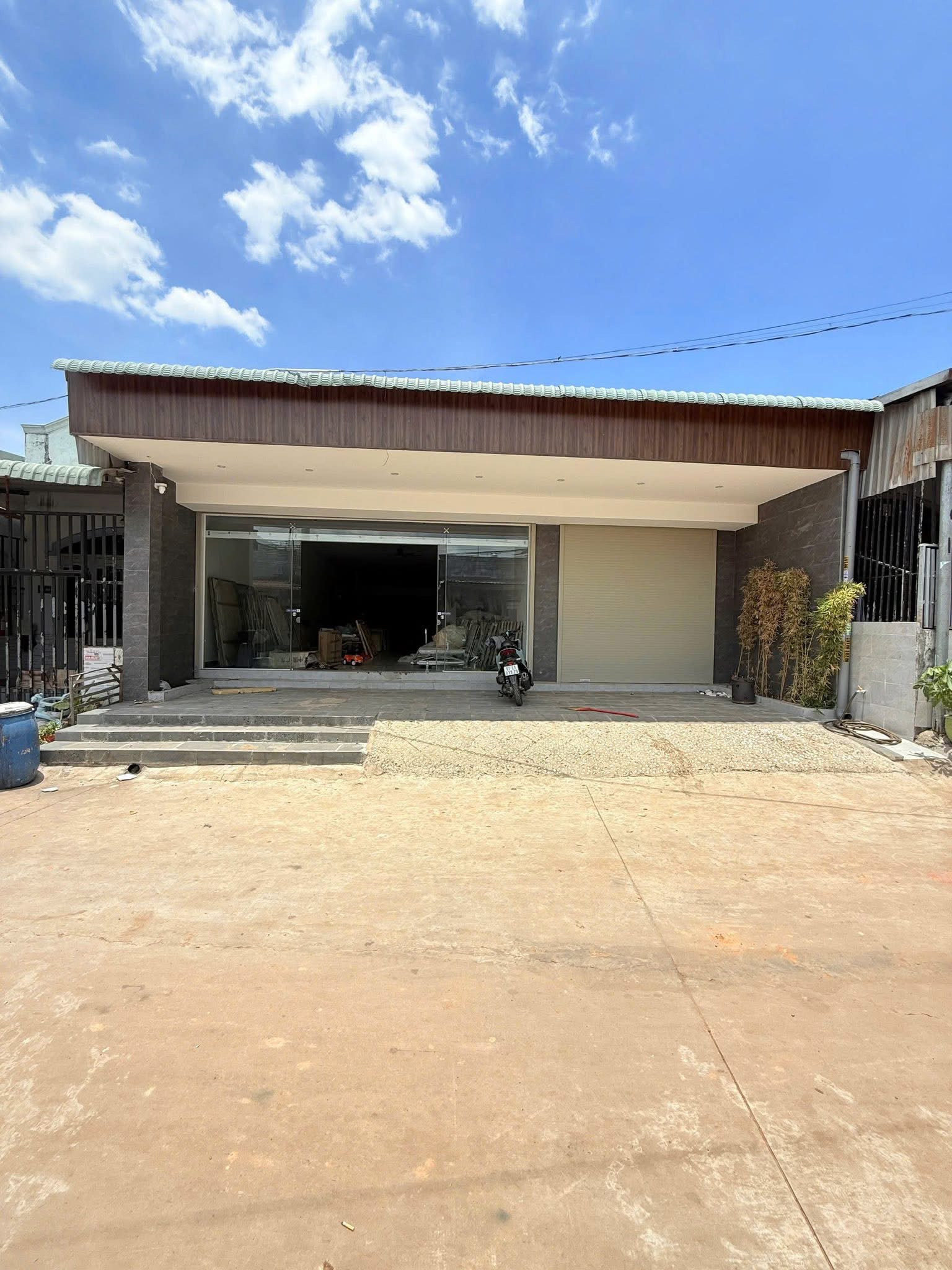 CẦN BÁN HOẶC CHO THUÊ NHÀ XƯỞNG ĐẸP – GIÁ TỐT NHẤT KHU VỰC!, Phường Tân Đông Hiệp – TP.HCM (mới)