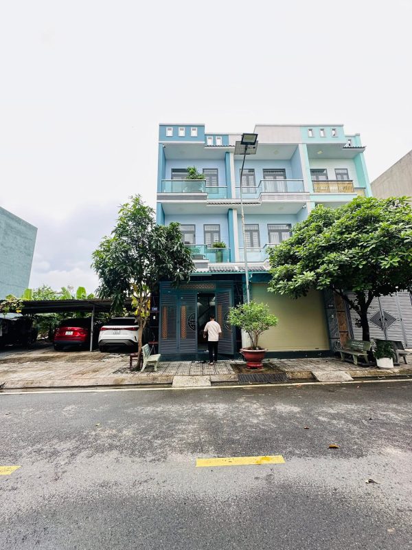 BÁN NHÀ DĨ AN – 3 TẦNG – VỊ TRÍ ĐẸP – DÂN CƯ ĐÔNG ĐÚC – GẦN CHỢ DĨ AN