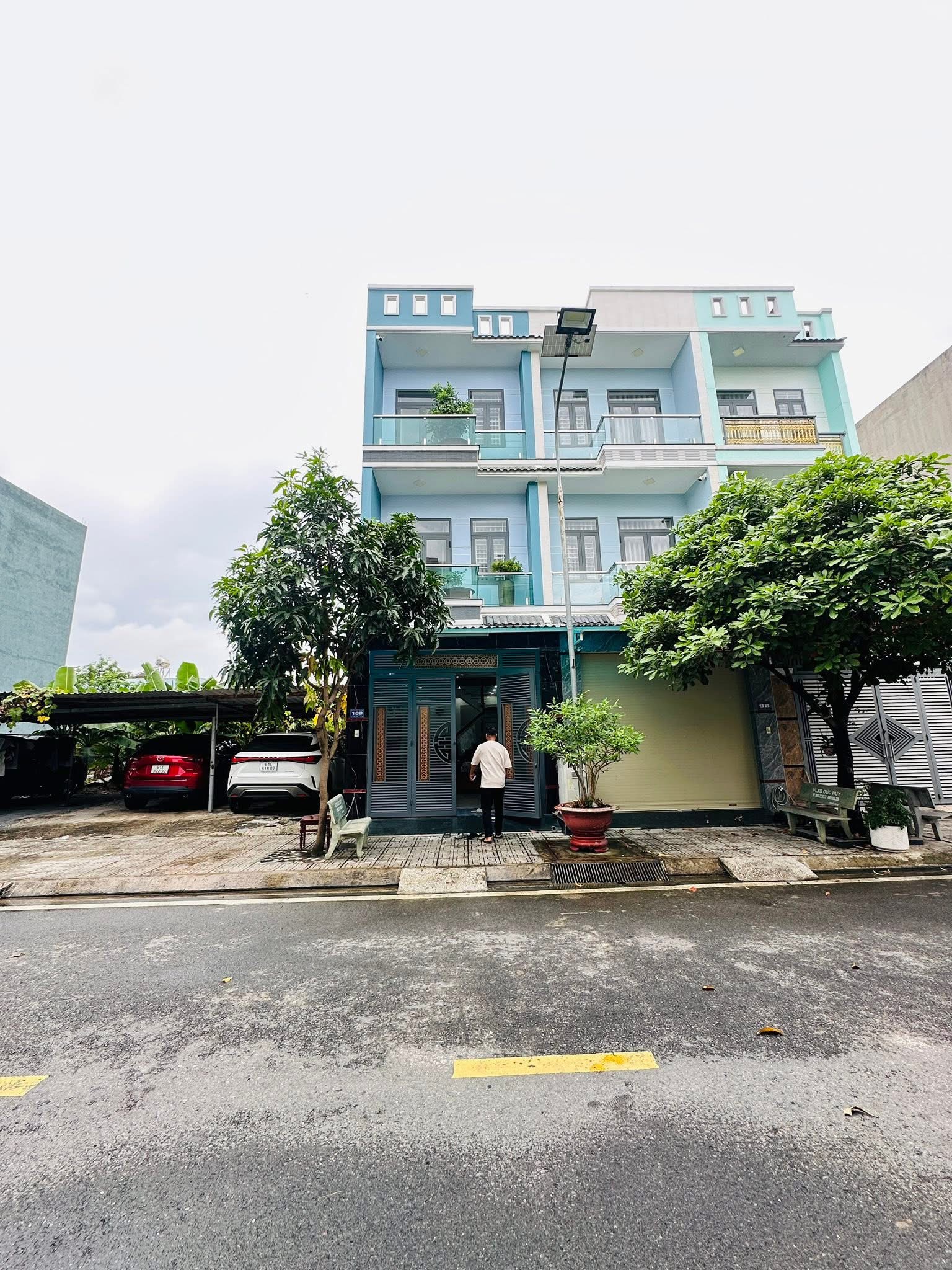 BÁN NHÀ DĨ AN – 3 TẦNG – VỊ TRÍ ĐẸP – DÂN CƯ ĐÔNG ĐÚC – GẦN CHỢ DĨ AN