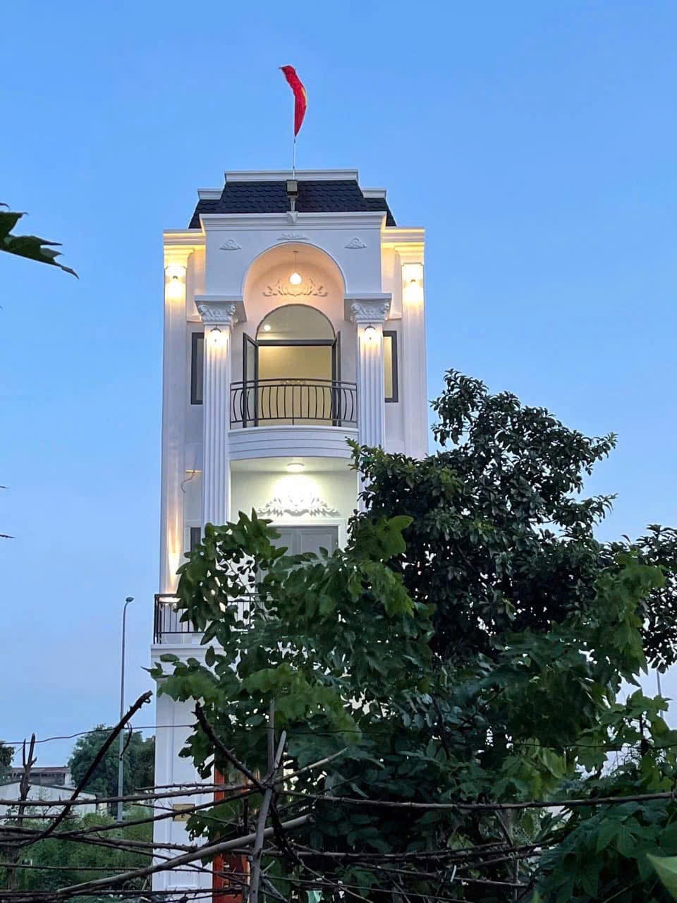 BÁN GẤP NHÀ 1 TRỆT 2 LẦU – KDC TÂN ĐÔNG HIỆP, DĨ AN, Giá tốt – Tặng full nội thất – Vào ở ngay, Gần DT743 ~100m