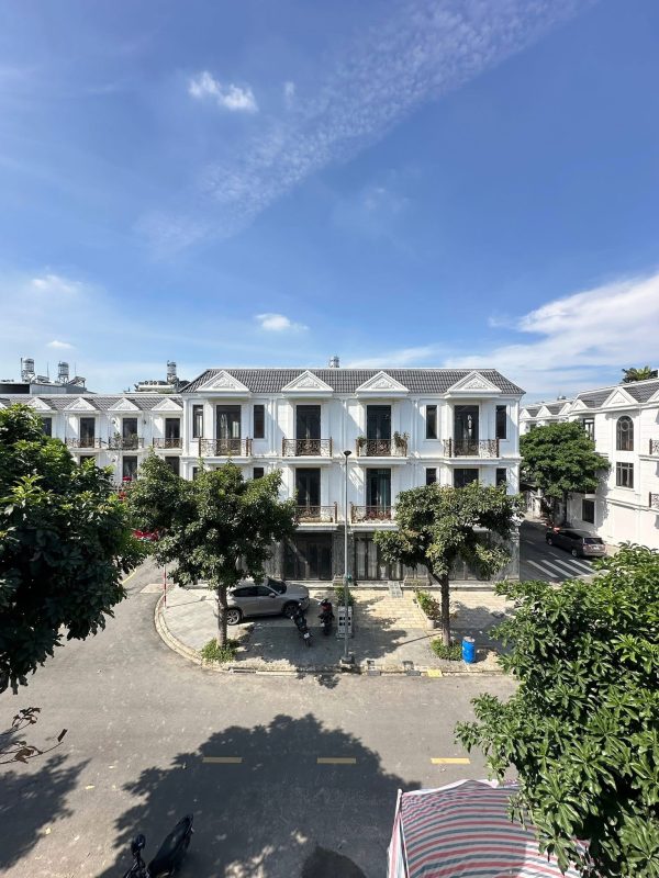 NHÀ PHỐ ĐÔNG HƯNG – PHONG CÁCH TÂN CỔ ĐIỂN, Nhà đã hoàn công – đang hoàn thiện nội thất hiện đại, Giá bán: 6,8 TỶ