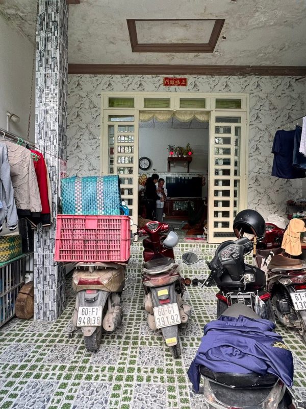 BÁN NHÀ SỔ RIÊNG – GIÁ TỐT • Nhà cấp 4, 2 PN, đầy đủ công năng