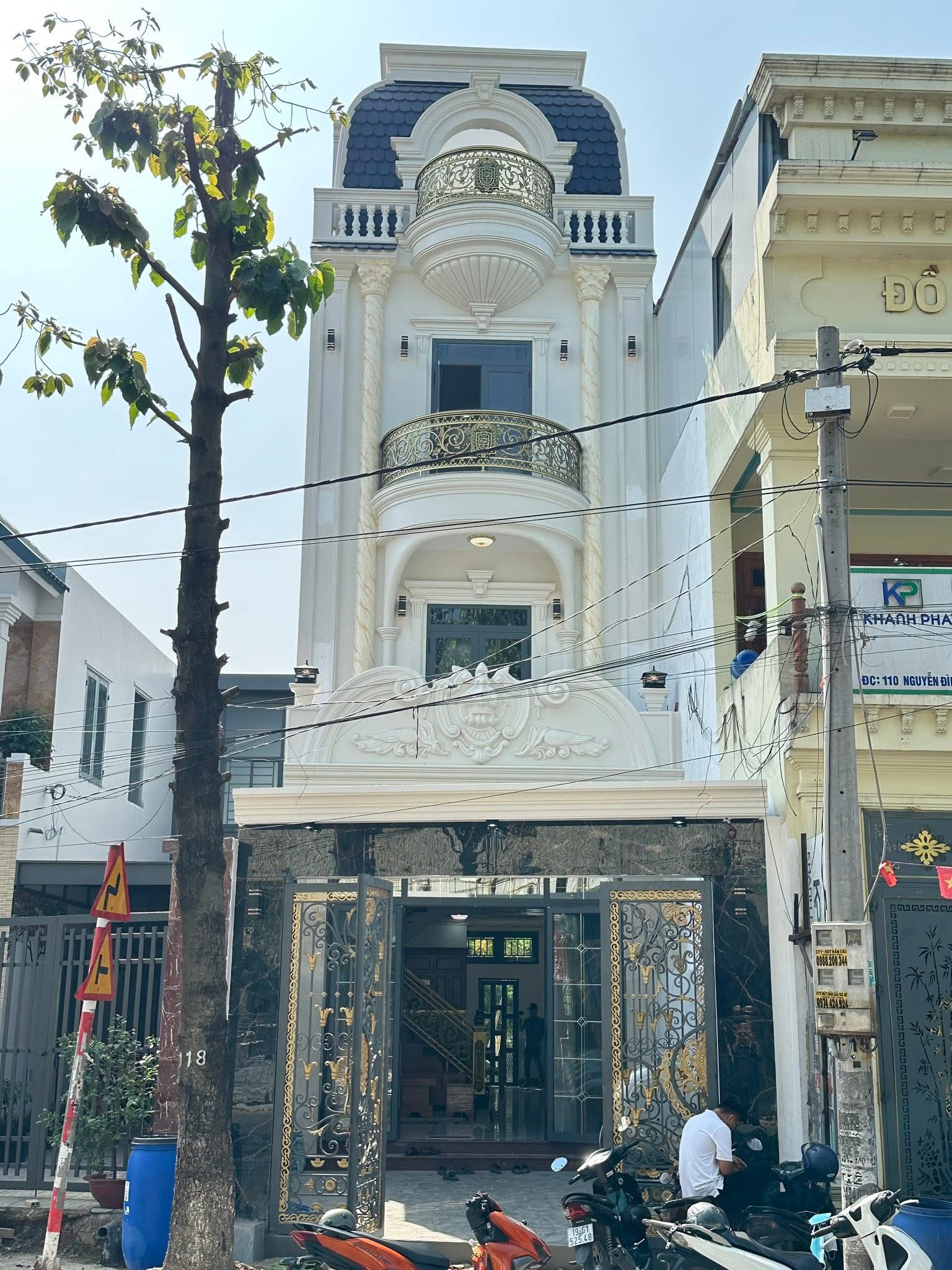 Nhà Đẹp Đông Hoà, TP. Hồ Chí Minh, Nhà sổ riêng. Sát bên Hội trường Đông Hoà Mặt tiền kinh doanh