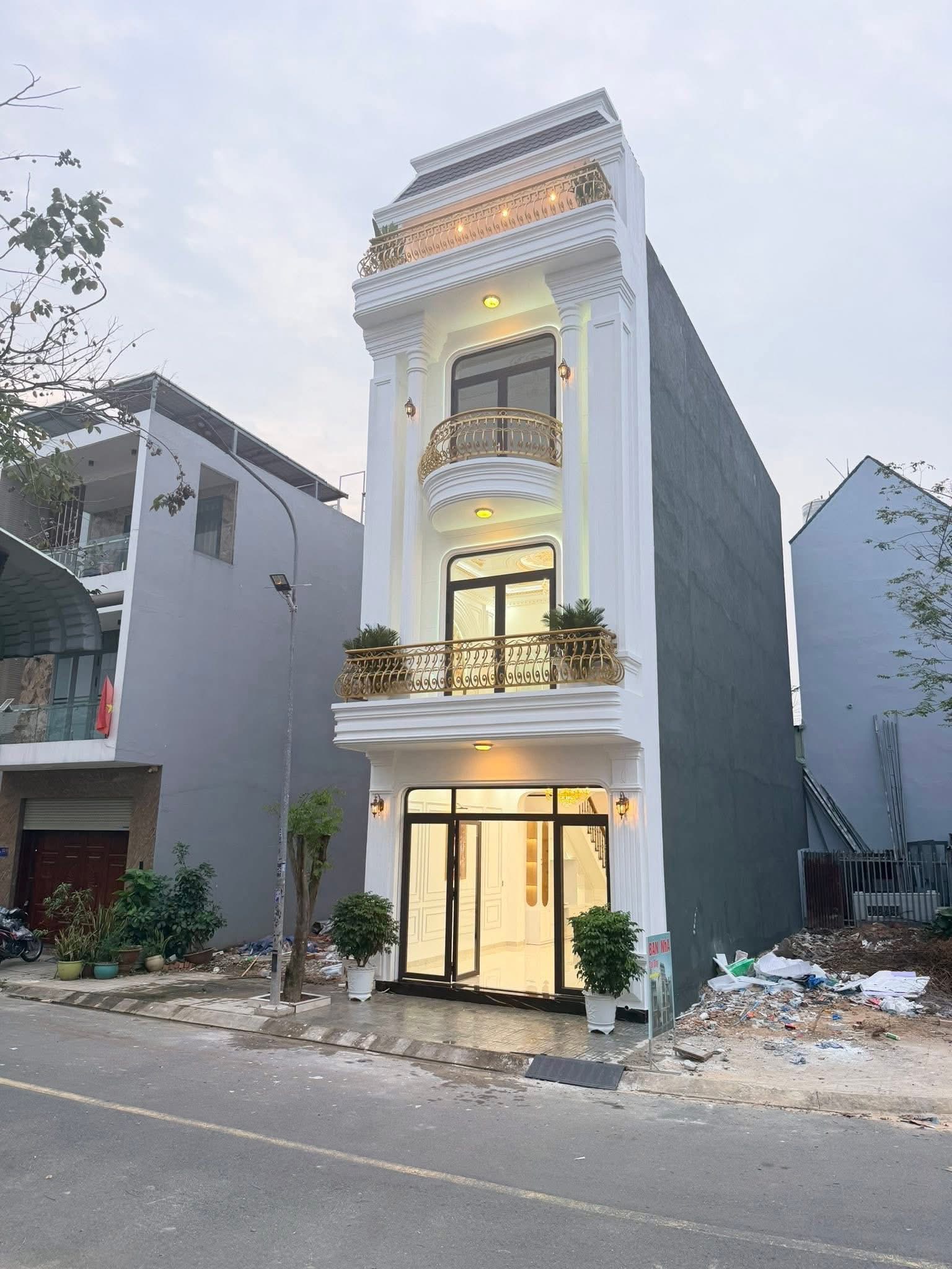 NHÀ PHỐ HOÀNG GIA – TRỤC CHÍNH KINH DOANH – BÌNH CHUẨN, Nhà sổ riêng – hoàn công đầy đủ – vào ở ngay