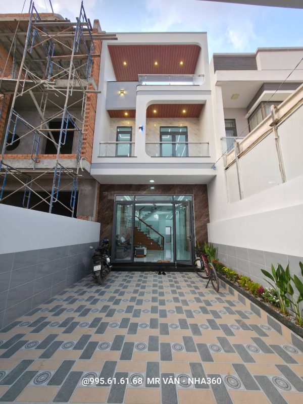 BÁN NHÀ DĨ AN TRỆT LẦU MÁI LỠ – SÂN XE 16 CHỖ – HOÀN CÔNG, Diện tích đất: 129,8m² | Thổ cư: 80m²