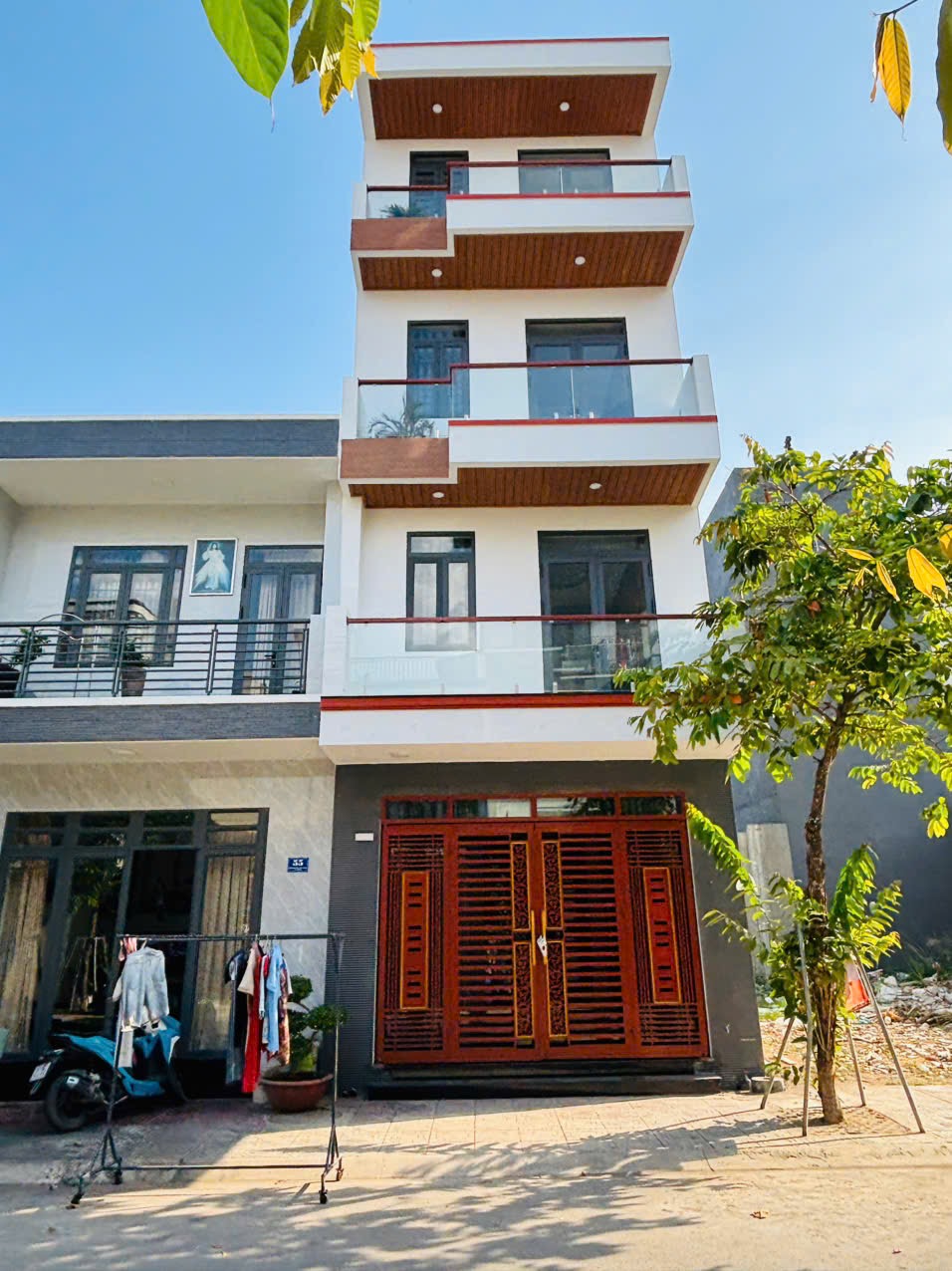 BÁN NHÀ ĐÔNG HÒA – NHÀ 4 TẦNG GẦN LÀNG ĐẠI HỌC – 5 PHÒNG NGỦ – ĐƯỜNG 7M