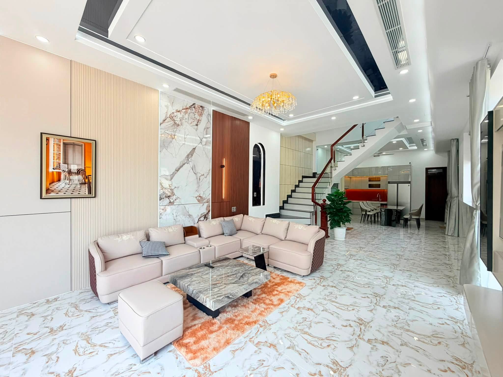 18553