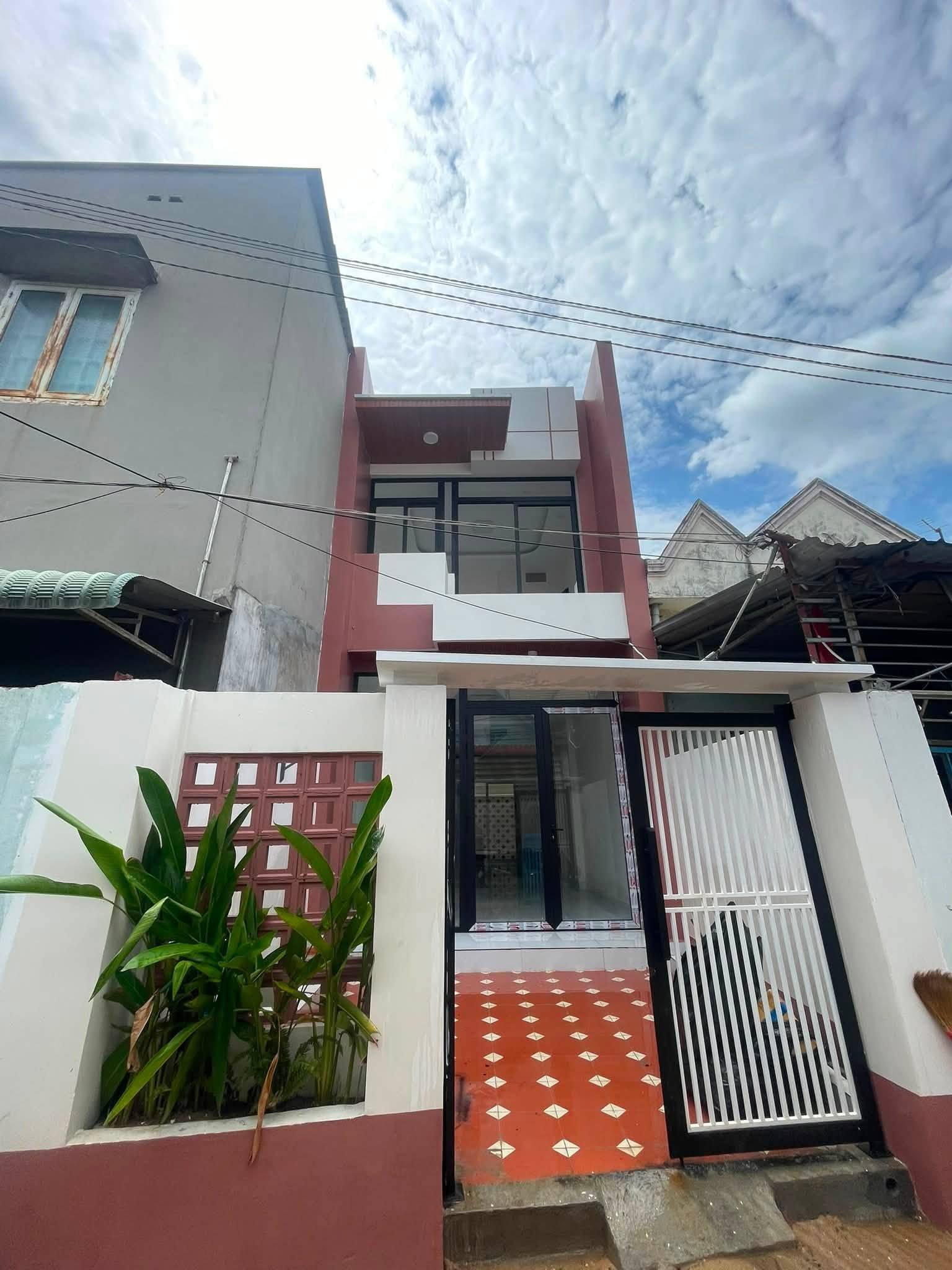 Bán nhà mới Phường Đông Hòa, TP.HCM – Vị trí trung tâm, hẻm xe hơi thông Trần Hưng Đạo – Trần Quang Khải, thuận tiện ở và đầu tư.