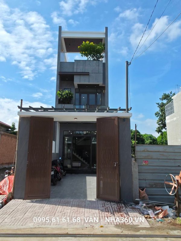 Nhà TP. HCM, Đông Hoà 6,9 - DT: 4x25m /2tầng + tum Garaxe, p khách, bếp, 4PN, 4WC, P thờ | Nha360