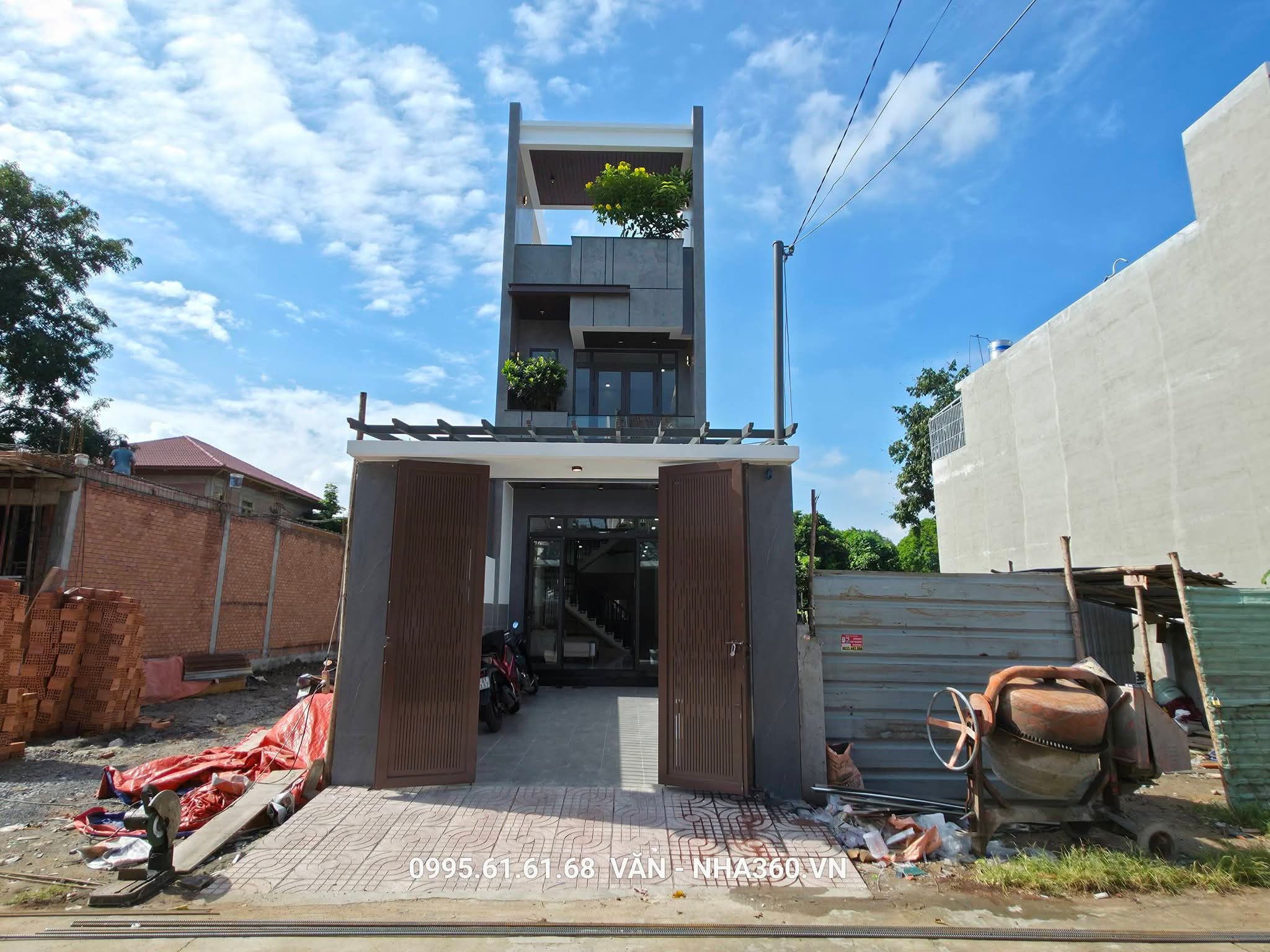 Nhà TP. HCM, Đông Hoà 6,9 – DT: 4x25m /2tầng + tum Garaxe, p khách, bếp, 4PN, 4WC, P thờ | Nha360